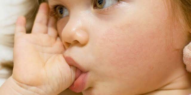 cocuklarda-parmak-emme