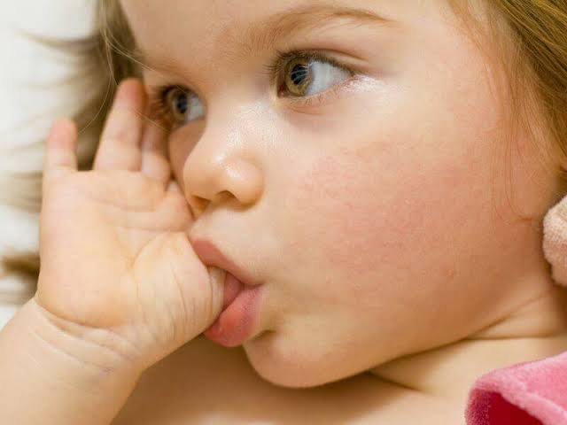 cocuklarda-parmak-emme